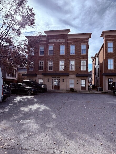 Building Photo - 2110 Acklen Ave