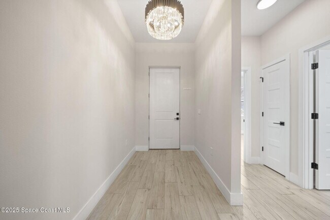 Building Photo - 434 Borraclough Ave