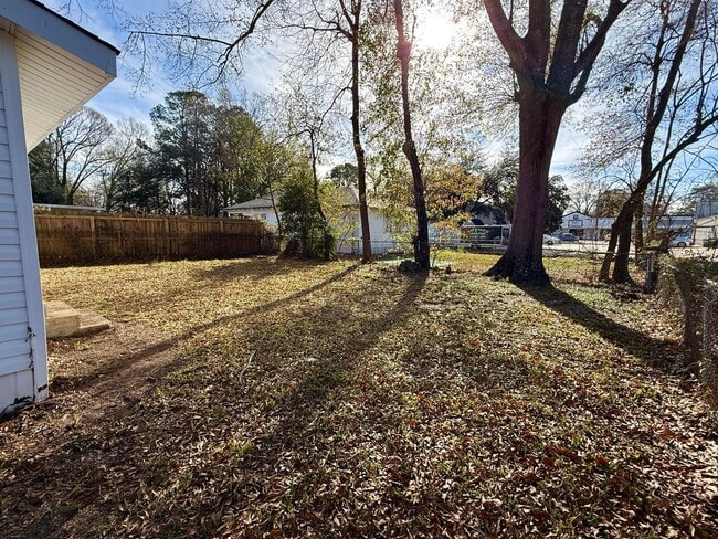 Building Photo - 503 N 5th St