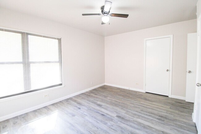 Building Photo - 434 Cosgrove St