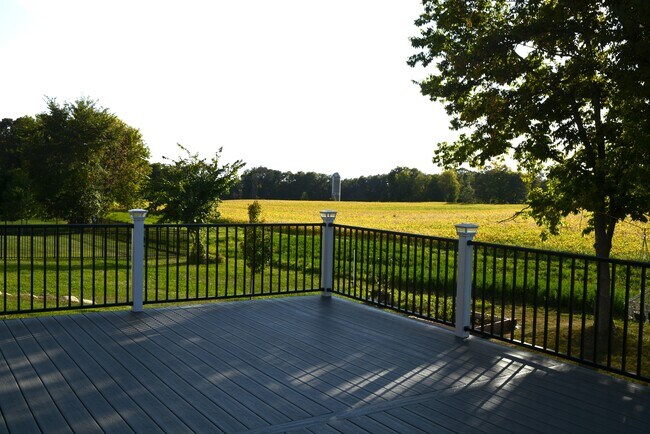 Building Photo - 1566 Edgebrook Ln