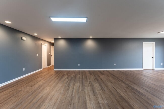 Building Photo - 2401 Bell Manor Dr SW