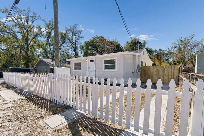 Building Photo - 9412 N Brooks St