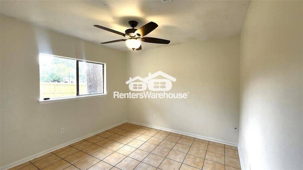 Building Photo - 2702 Foliage Green Dr