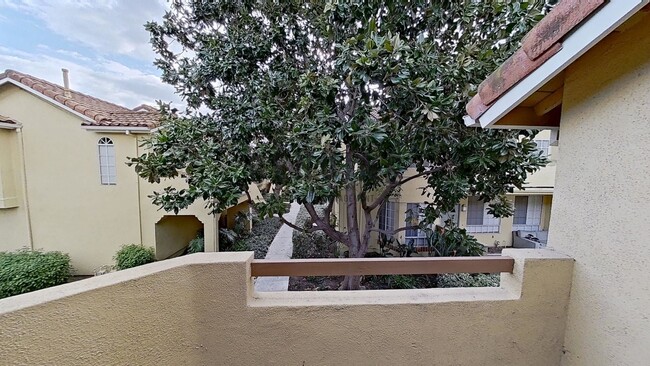 Building Photo - Renovated 2 Bedroom Condo in Irvine