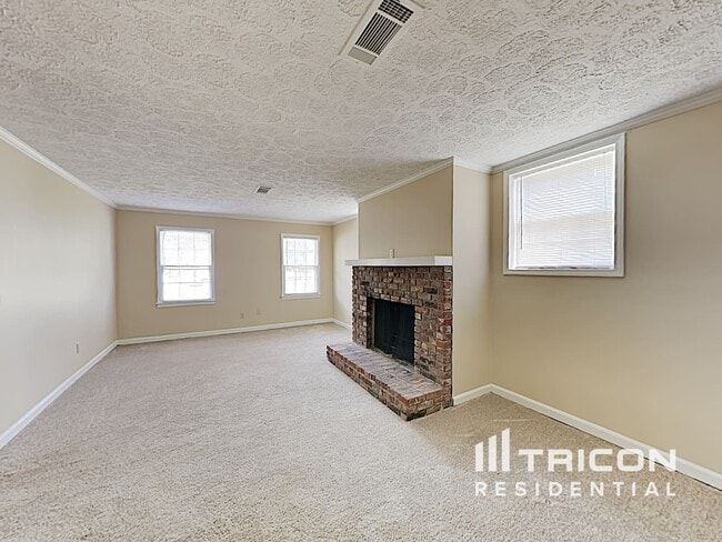 Building Photo - 414 Breezy Dr SW