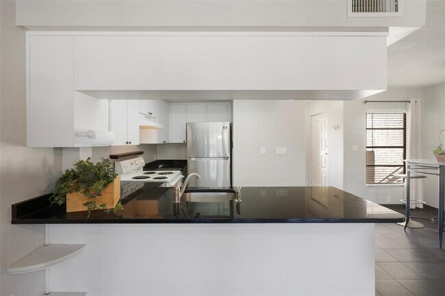 Building Photo - 2595 Cyprus Dr