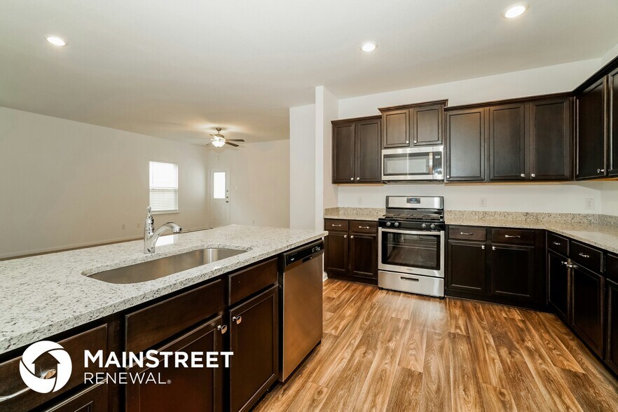 Building Photo - 810 Shady Brk