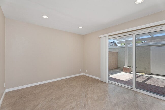 Building Photo - Beautiful Yorba Linda 3 Bedroom 2.5 Bathro...