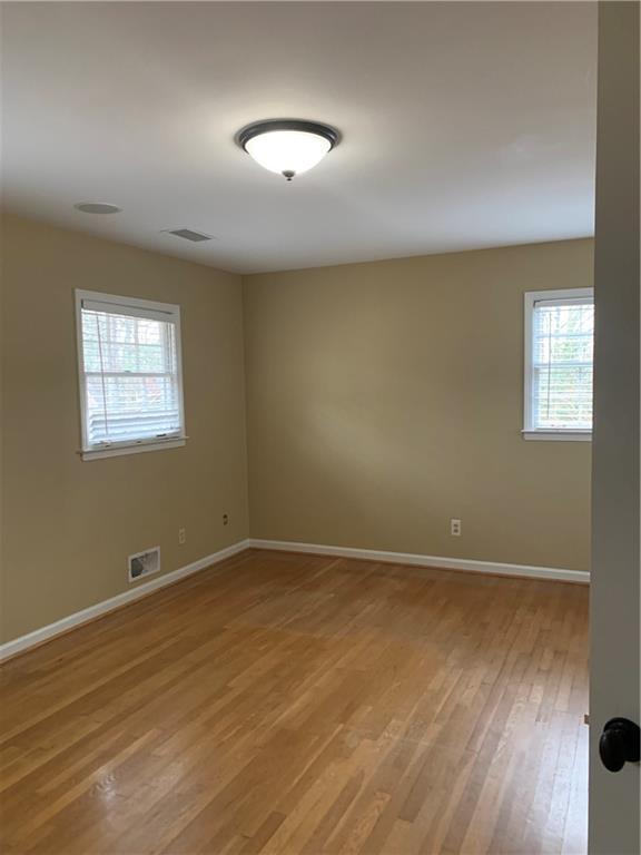 Building Photo - 3896 Parkcrest Dr NE