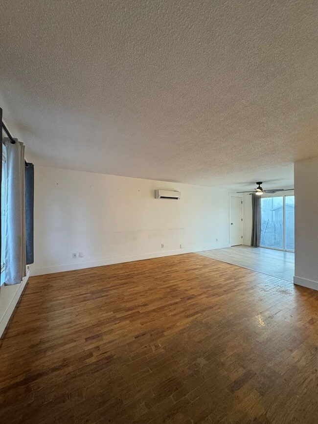 Building Photo - Spacious 4-Bedroom Home with Garage & Fenced Yard