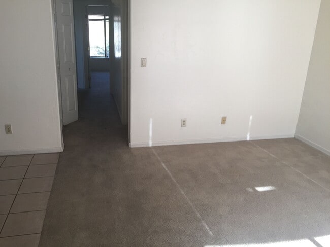 Building Photo - 2536 N Corinthian Garden Dr