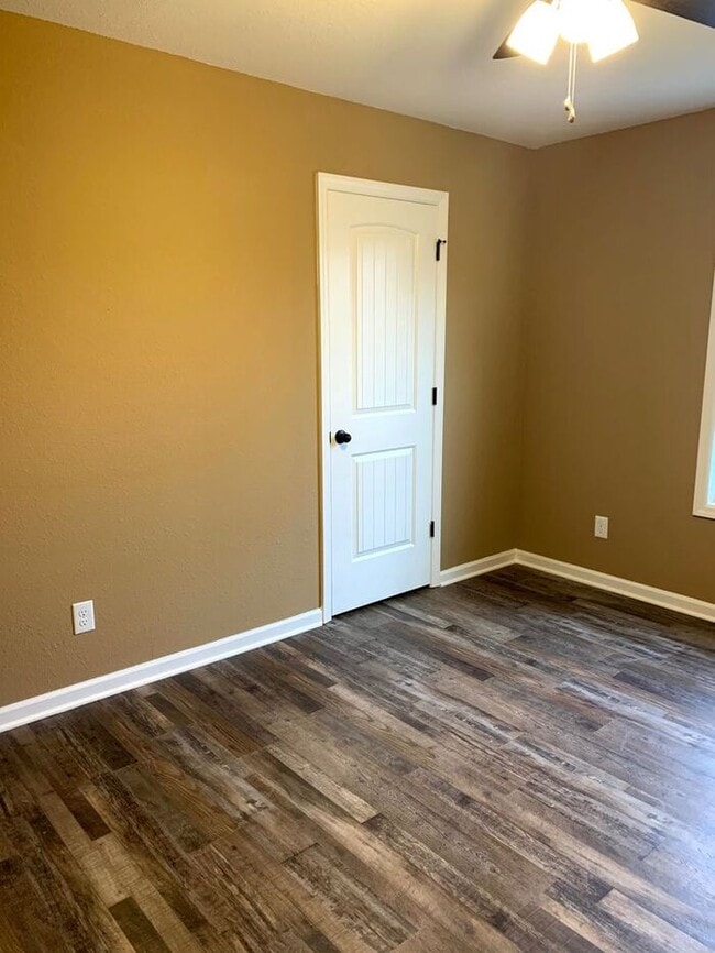 Building Photo - Beautiful Recently Built Townhome, 2 Bed 1...