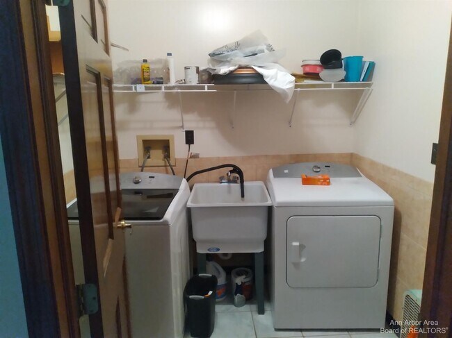 Building Photo - 5383 Textile Rd