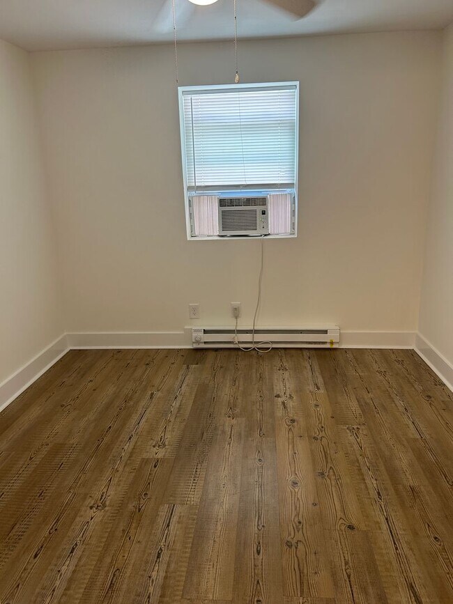 Building Photo - 1930 Baxter St