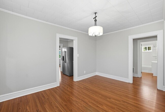 Building Photo - Four Bedroom Home!