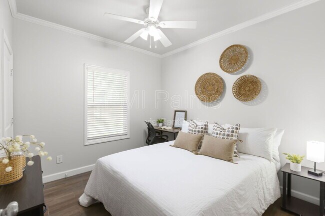 Building Photo - 1521 Preston St S