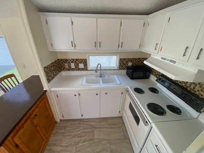 Building Photo - 4825-4A1A A1A S