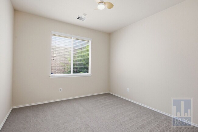Building Photo - 2217 Speidel Dr