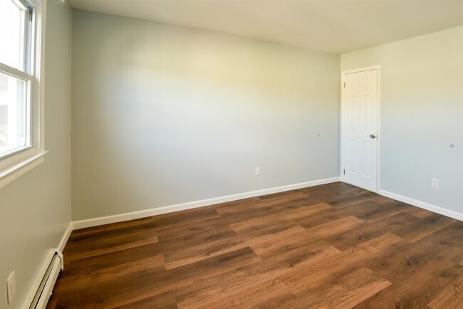 Building Photo - 45 E 51st St