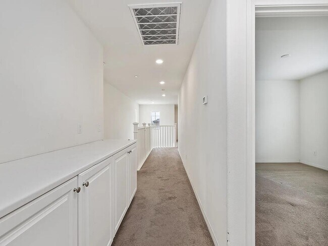 Building Photo - 15634 Clove Pl