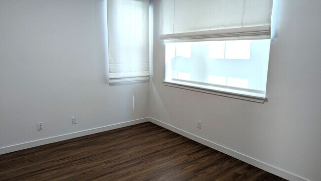 Building Photo - 7449 Channel View St