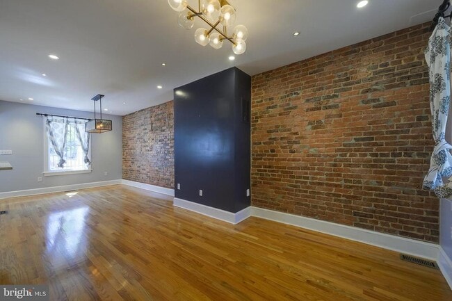 Building Photo - 1123 7th St NE