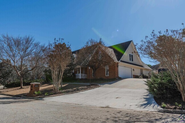 Building Photo - 611 Bay Laurel Cir
