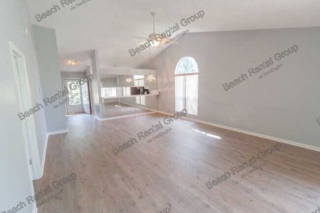 Building Photo - 6661 Wisteria Dr