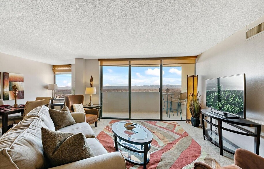 Building Photo - 1020 15th St