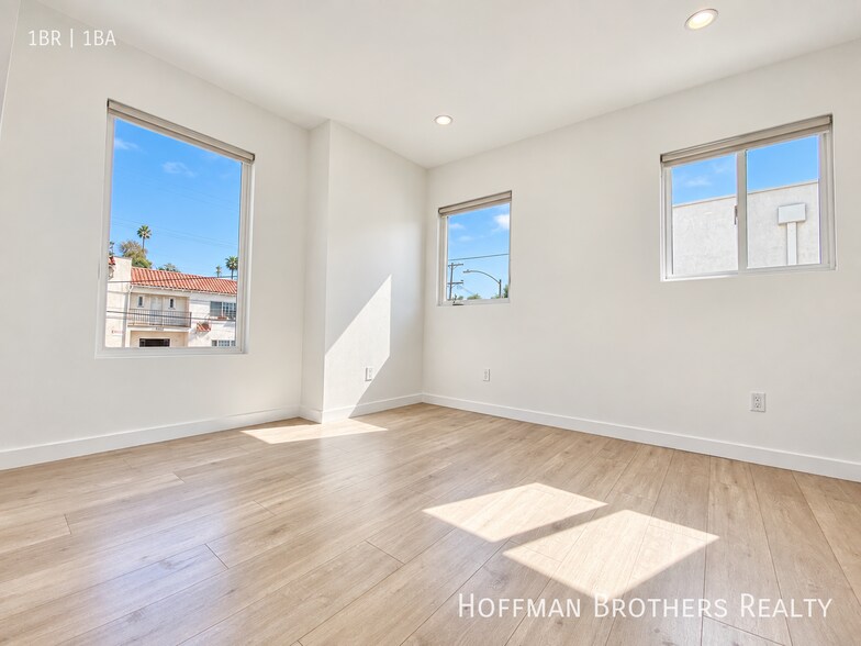 Building Photo - 419 N Coronado St