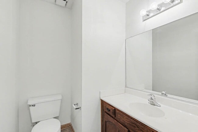 Building Photo - Updated 2BR Home Near Transit with Private Fenced Yard in Newport News