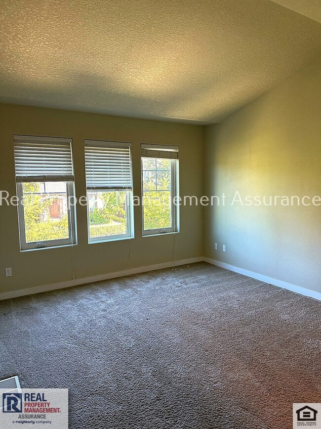 Building Photo - 410 SW Basilone Terrace