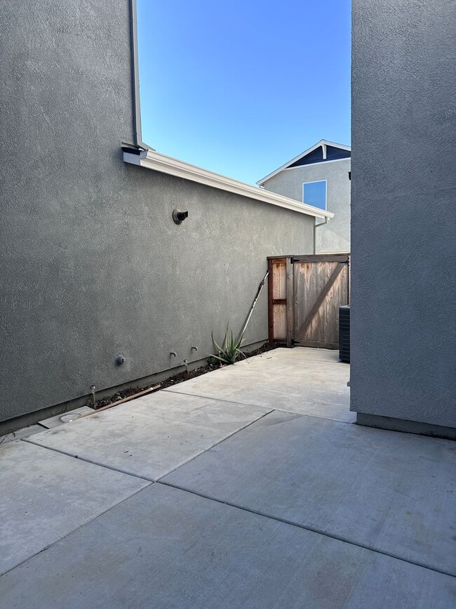 Building Photo - The Cove - Natomas 2 Story 3 bed 3 full baths
