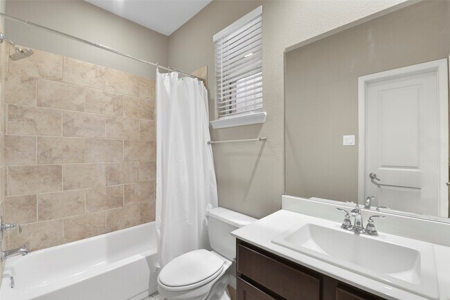 Building Photo - 241 N Lenox St