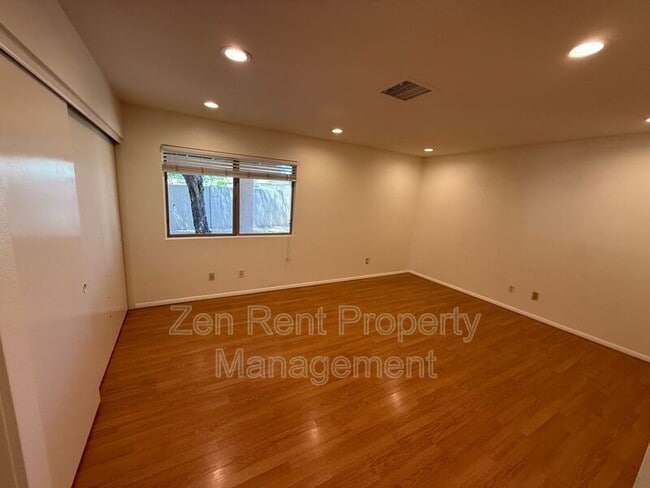Building Photo - 15448 N 63rd St