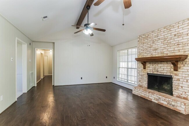 Building Photo - 2402 Pine Terrace Dr