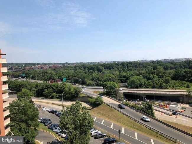 Building Photo - 1021 Arlington Blvd