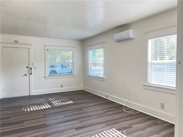 Building Photo - 320 W Lemon Ave