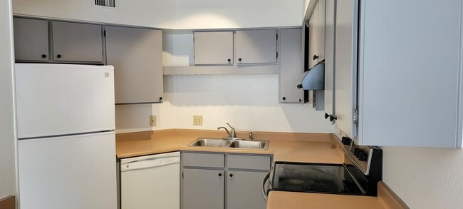 Building Photo - East Side 2 Story Condo Available Now!