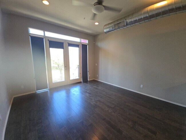 Building Photo - Beautiful Property with Contemporary Flair