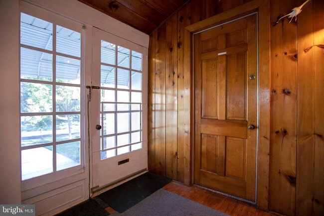 Building Photo - 20 E Merchant St