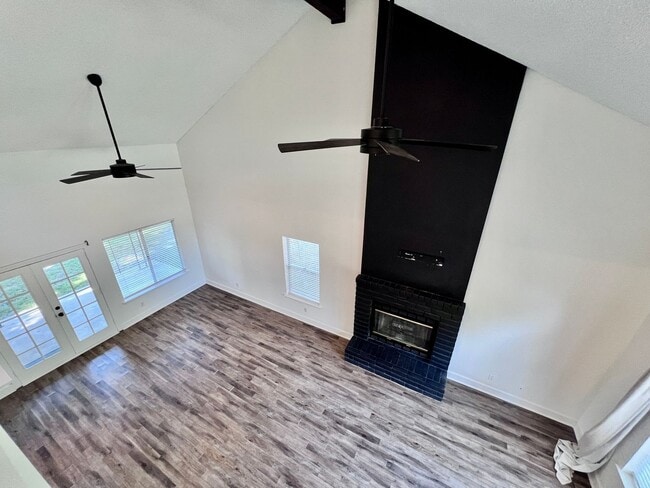 Building Photo - $2,495 Shepherd & Maple, 3 Bedroom 3 full ...