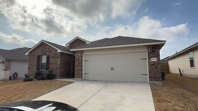 Building Photo - LAKE POINTE TERRACE!  4-bedroom 2-bathroom house! $500 Off!!