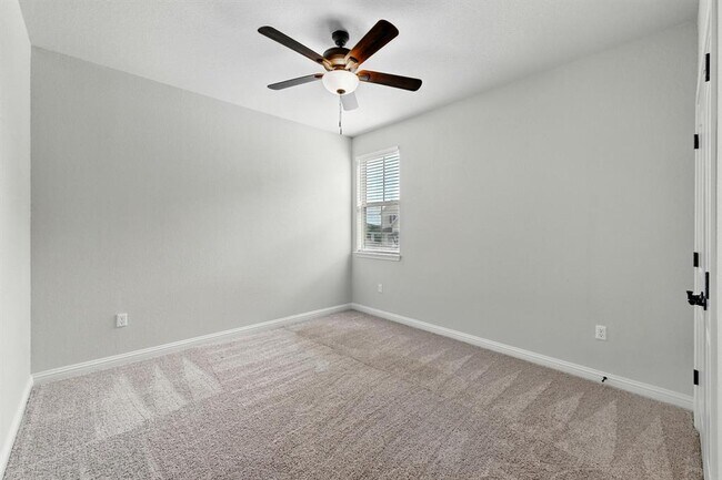 Building Photo - 8007 Orizzonte St