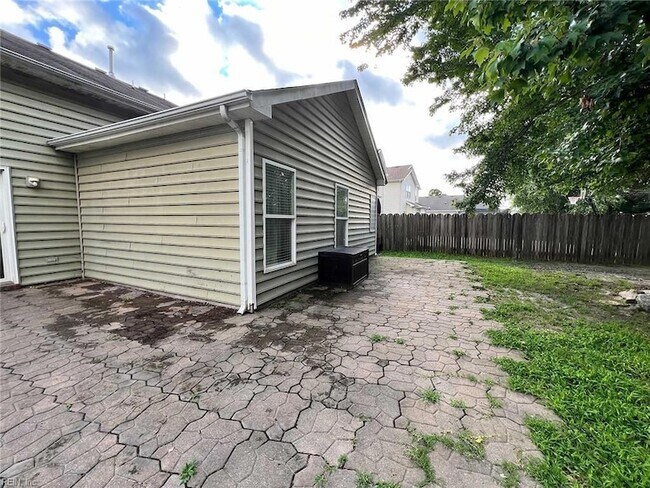 Building Photo - 1812 Kempsville Crossing Ln