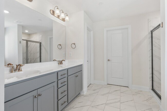 Building Photo - 797 Ravensdowne-