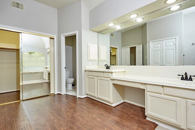 Building Photo - 6734 Wildacre Dr