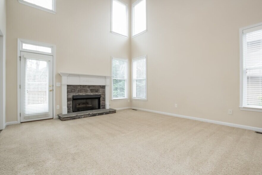 Building Photo - 3075 Woodbridge Ln