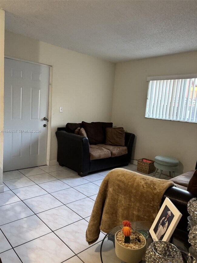 Building Photo - 2565 W 56th St